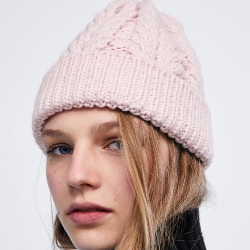 NWT • Zara • Cable Knit Beanie